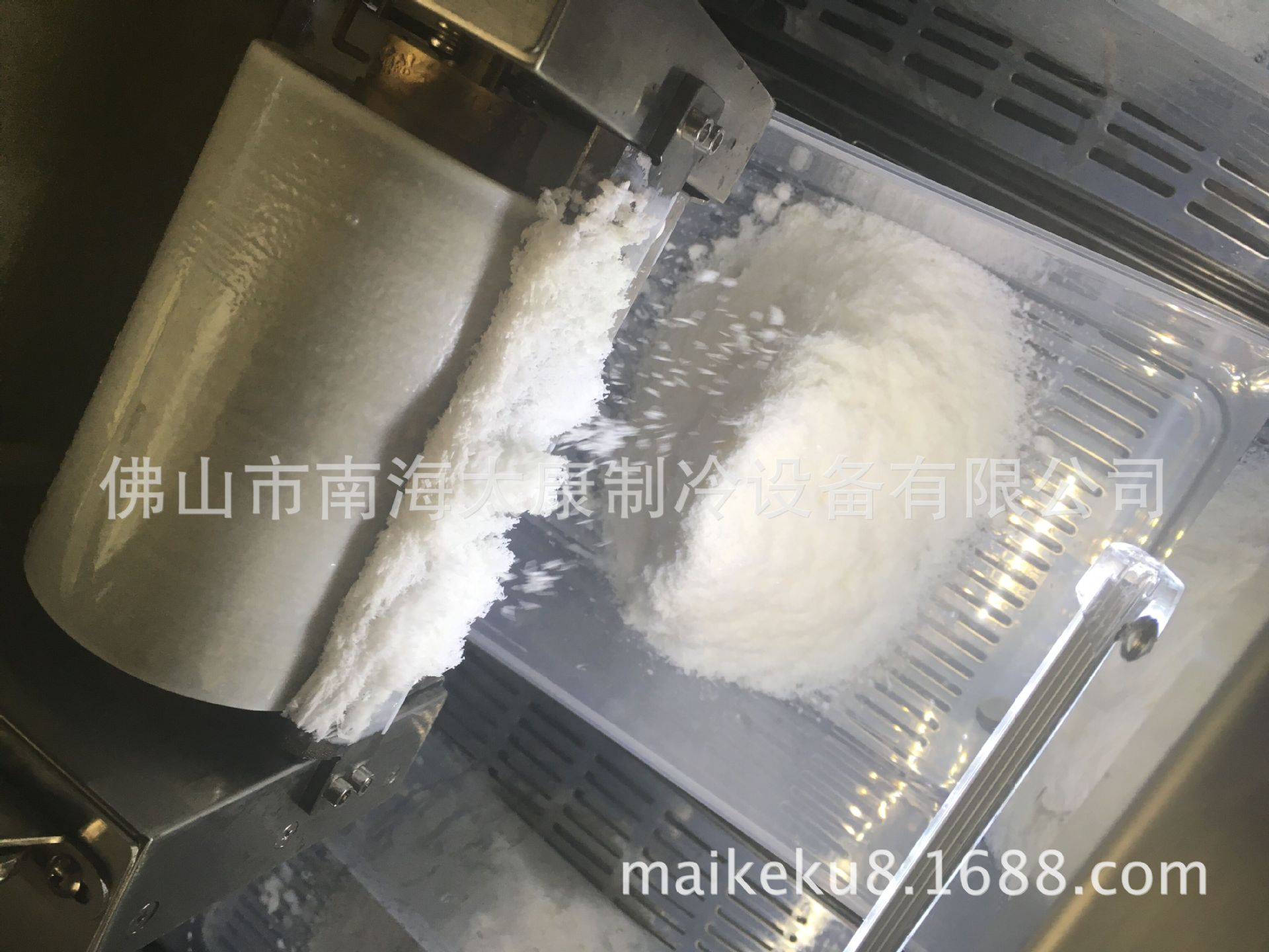 牛奶雪花制冰机 全国维修雪冰机商用小型牛奶冰机飘雪机厂家直销